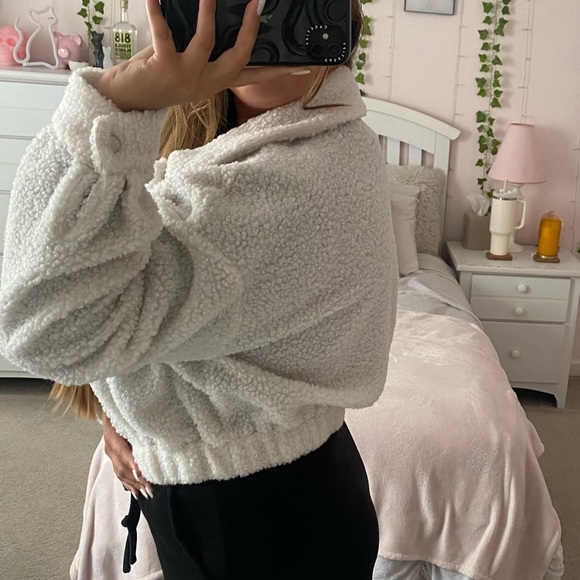 Sherpa Jacket - Picture 3 of 4